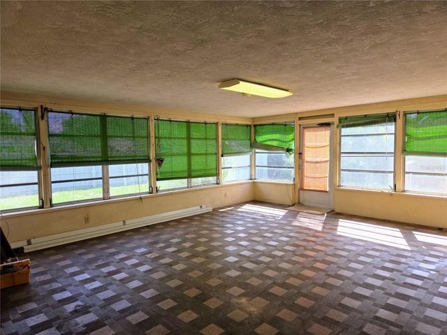 6044 BURLINGTON AVENUE N, St Petersburg, FL 33710