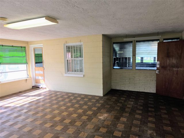 6044 BURLINGTON AVENUE N, St Petersburg, FL 33710