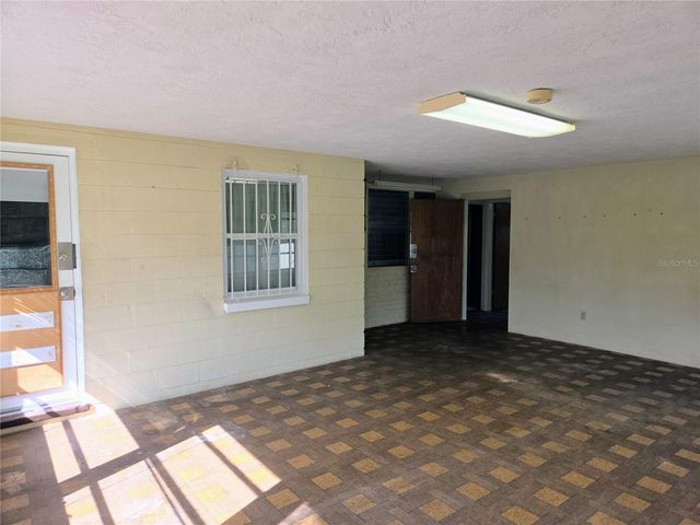 6044 BURLINGTON AVENUE N, St Petersburg, FL 33710