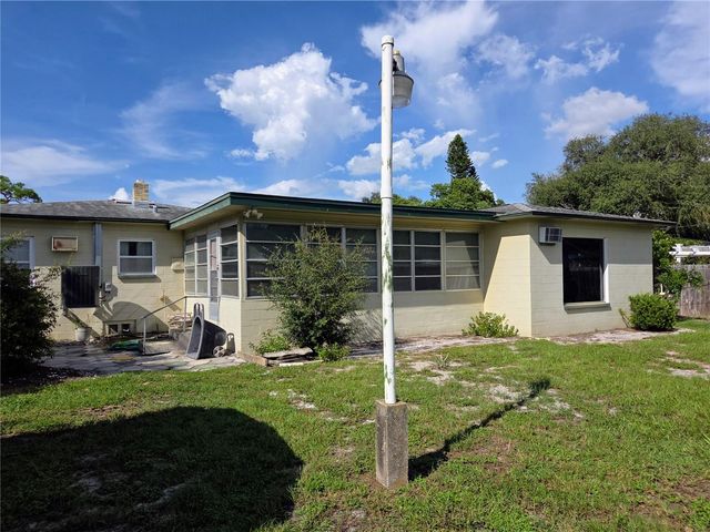 6044 BURLINGTON AVENUE N, St Petersburg, FL 33710