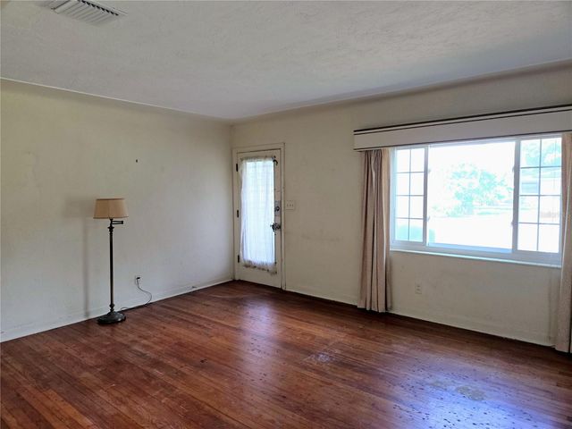 6044 BURLINGTON AVENUE N, St Petersburg, FL 33710