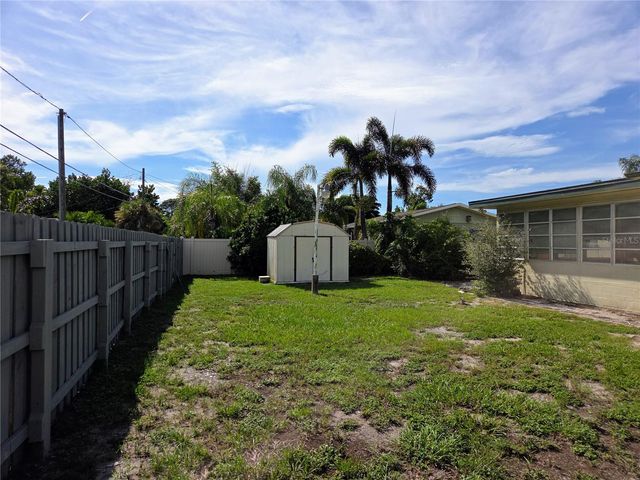 6044 BURLINGTON AVENUE N, St Petersburg, FL 33710