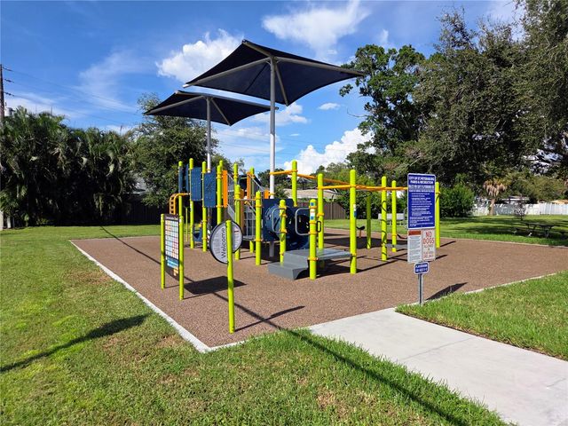 6044 BURLINGTON AVENUE N, St Petersburg, FL 33710