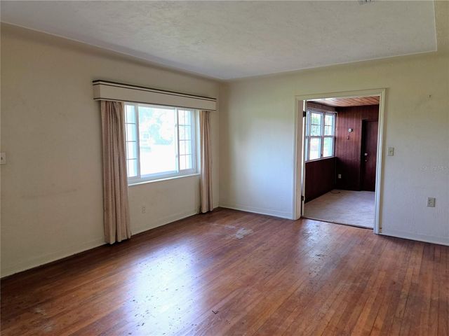 6044 BURLINGTON AVENUE N, St Petersburg, FL 33710