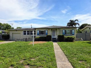 6044 BURLINGTON AVENUE N, St Petersburg, FL 33710