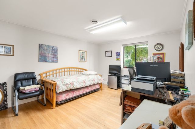209 Commonwealth Ave 2A, Newton, MA 02467