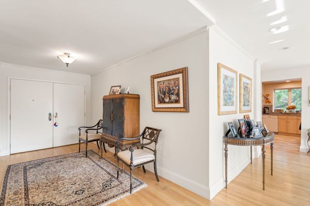 209 Commonwealth Ave 2A, Newton, MA 02467