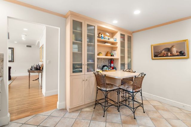 209 Commonwealth Ave 2A, Newton, MA 02467