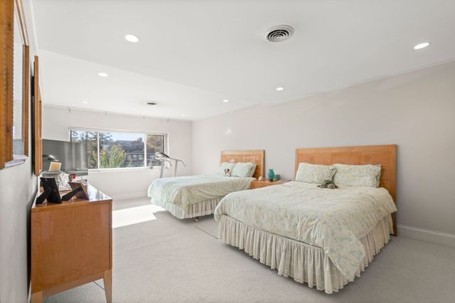 209 Commonwealth Ave 2A, Newton, MA 02467