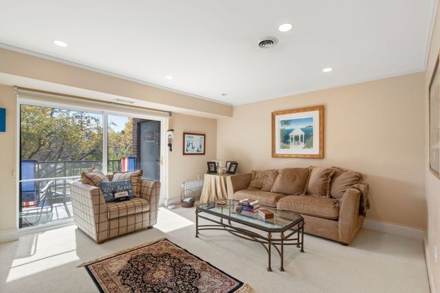 209 Commonwealth Ave 2A, Newton, MA 02467