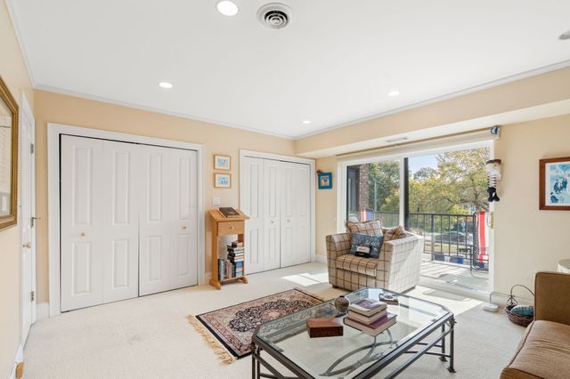 209 Commonwealth Ave 2A, Newton, MA 02467