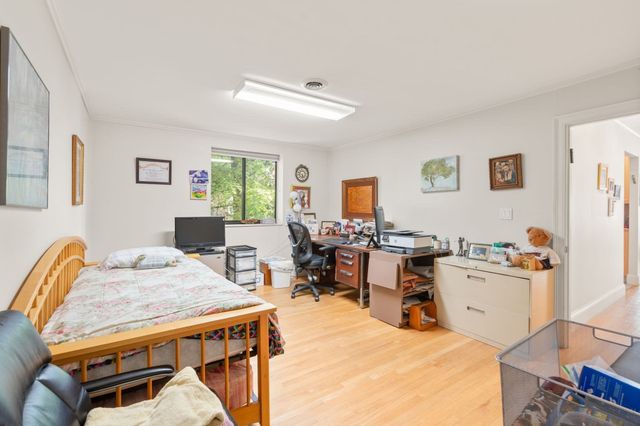 209 Commonwealth Ave 2A, Newton, MA 02467