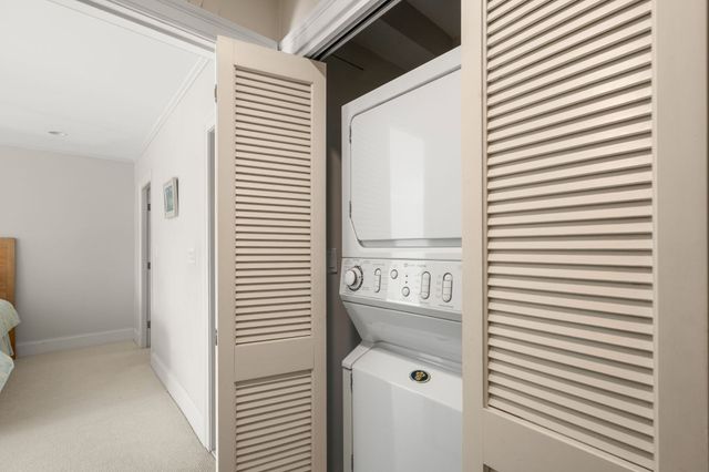 209 Commonwealth Ave 2A, Newton, MA 02467