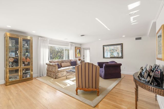 209 Commonwealth Ave 2A, Newton, MA 02467