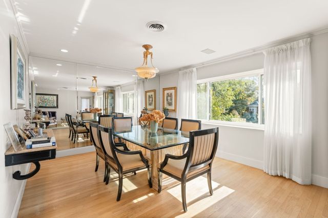 209 Commonwealth Ave 2A, Newton, MA 02467