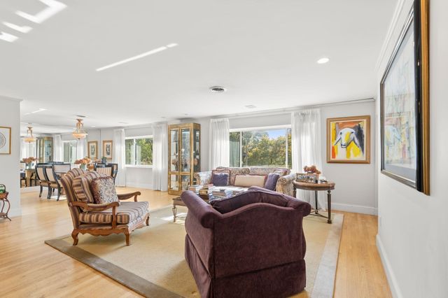 209 Commonwealth Ave 2A, Newton, MA 02467