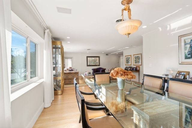 209 Commonwealth Ave 2A, Newton, MA 02467