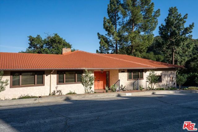 3770 Whiting Manor Lane, Glendale, CA 91208