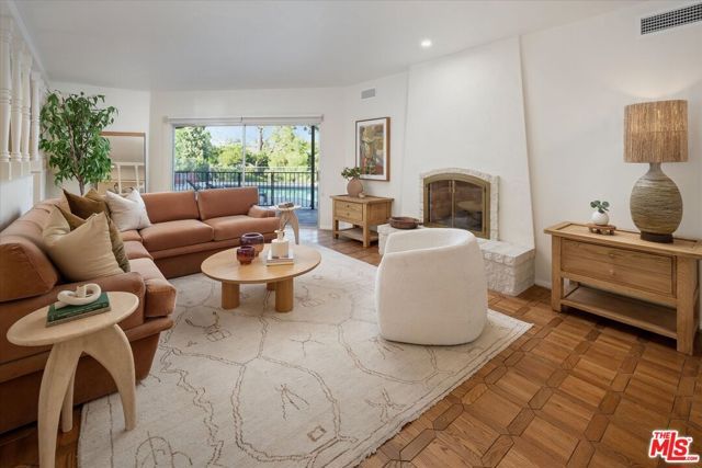 3770 Whiting Manor Lane, Glendale, CA 91208