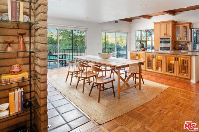 3770 Whiting Manor Lane, Glendale, CA 91208