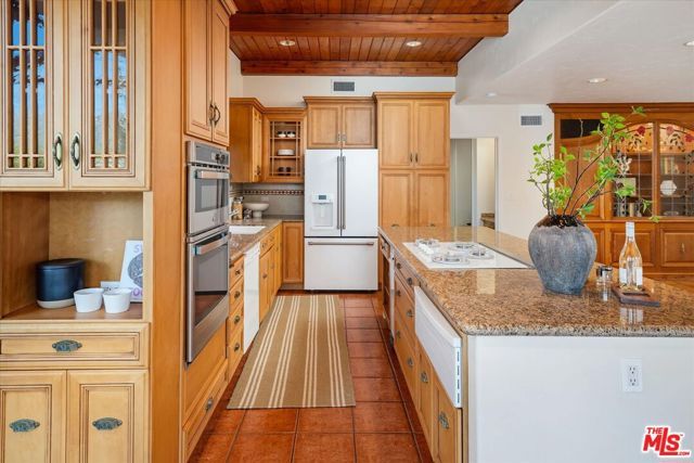 3770 Whiting Manor Lane, Glendale, CA 91208