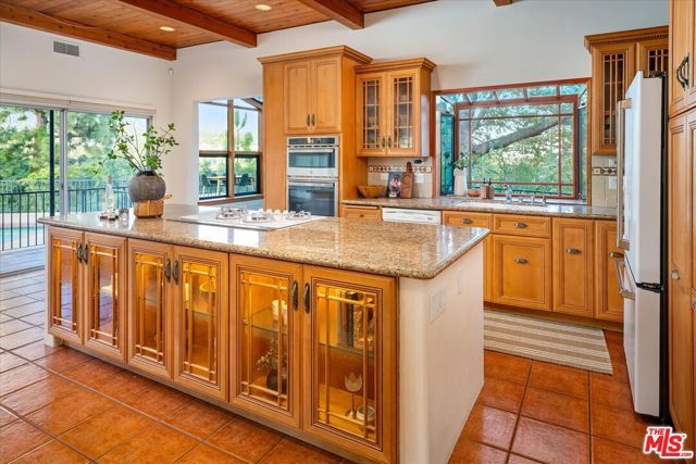 3770 Whiting Manor Lane, Glendale, CA 91208