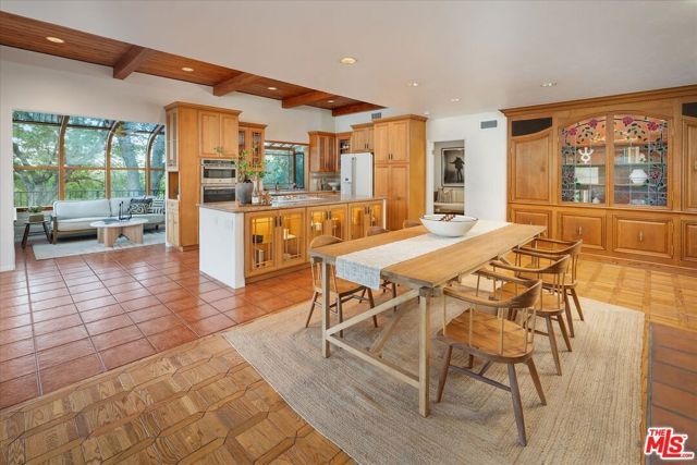 3770 Whiting Manor Lane, Glendale, CA 91208