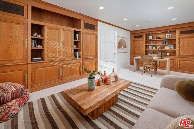 3770 Whiting Manor Lane, Glendale, CA 91208