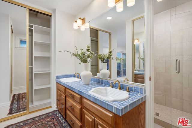 3770 Whiting Manor Lane, Glendale, CA 91208