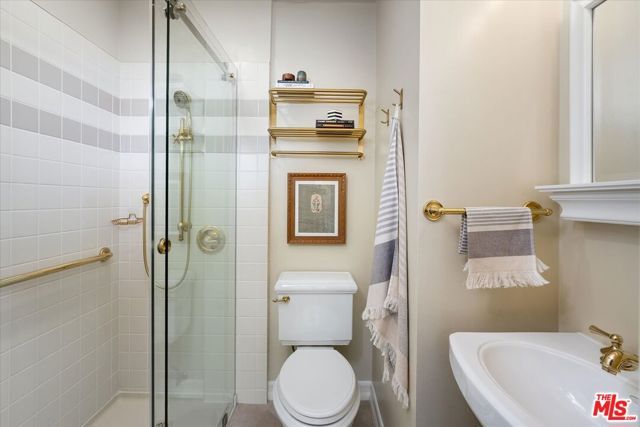 3770 Whiting Manor Lane, Glendale, CA 91208