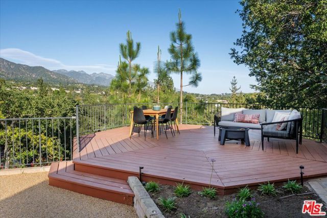 3770 Whiting Manor Lane, Glendale, CA 91208