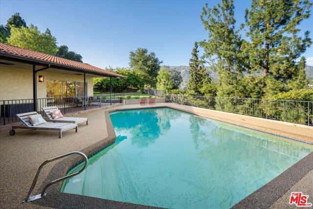 3770 Whiting Manor Lane, Glendale, CA 91208