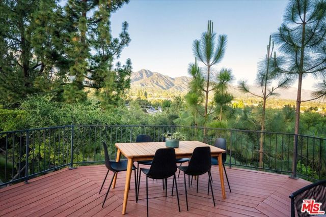 3770 Whiting Manor Lane, Glendale, CA 91208