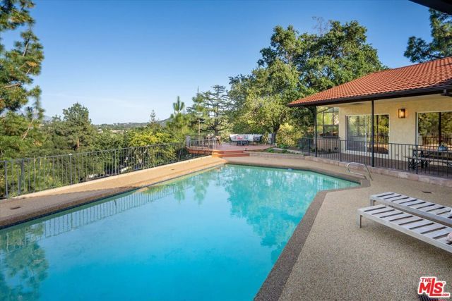 3770 Whiting Manor Lane, Glendale, CA 91208