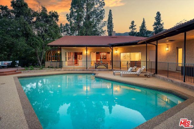 3770 Whiting Manor Lane, Glendale, CA 91208