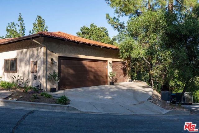 3770 Whiting Manor Lane, Glendale, CA 91208