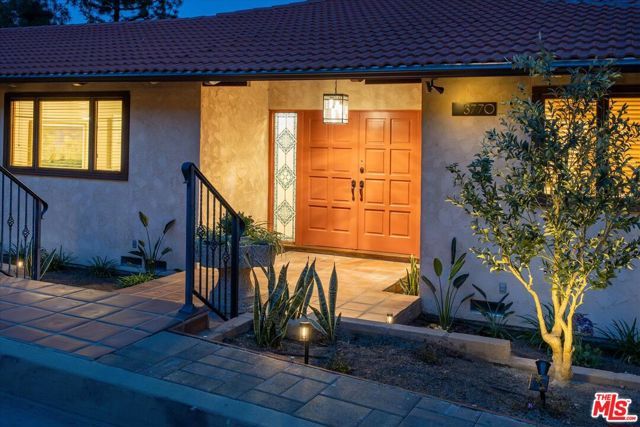 3770 Whiting Manor Lane, Glendale, CA 91208
