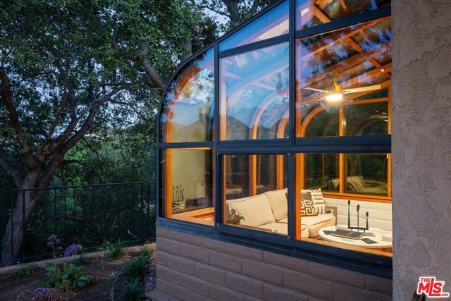3770 Whiting Manor Lane, Glendale, CA 91208