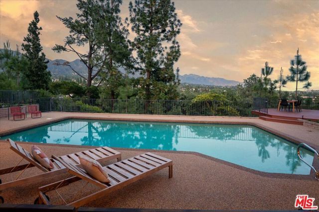 3770 Whiting Manor Lane, Glendale, CA 91208