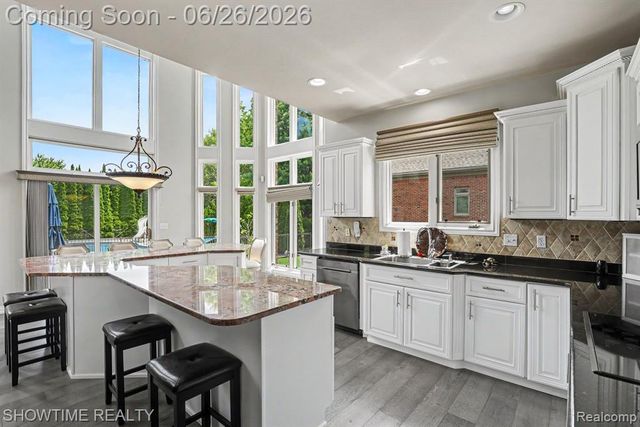 54676 Woodcreek Boulevard, Utica, MI 48315
