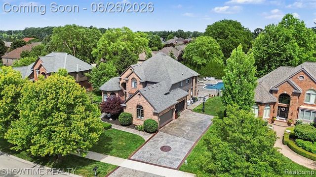 54676 Woodcreek Boulevard, Utica, MI 48315
