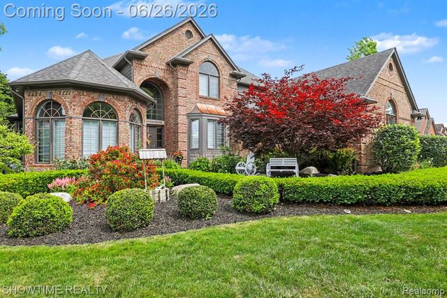 54676 Woodcreek Boulevard, Utica, MI 48315