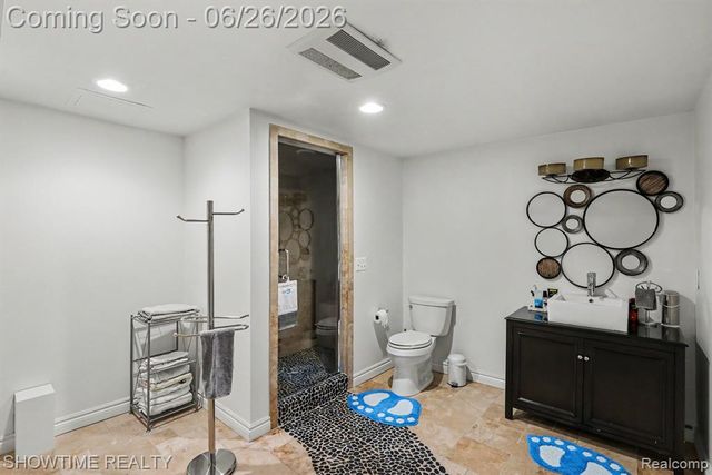 54676 Woodcreek Boulevard, Utica, MI 48315