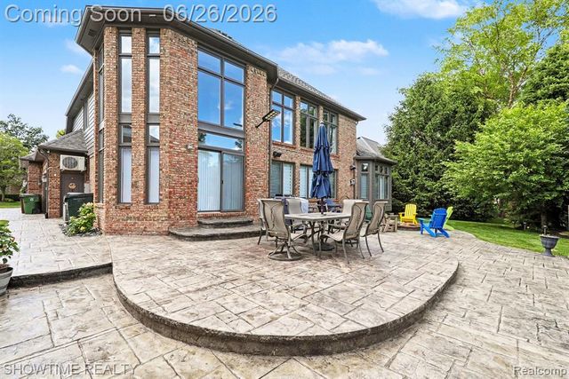 54676 Woodcreek Boulevard, Utica, MI 48315
