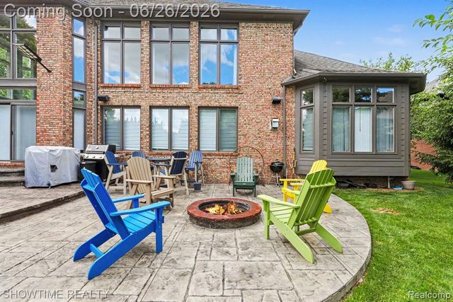 54676 Woodcreek Boulevard, Utica, MI 48315