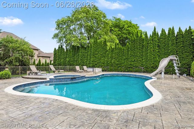 54676 Woodcreek Boulevard, Utica, MI 48315