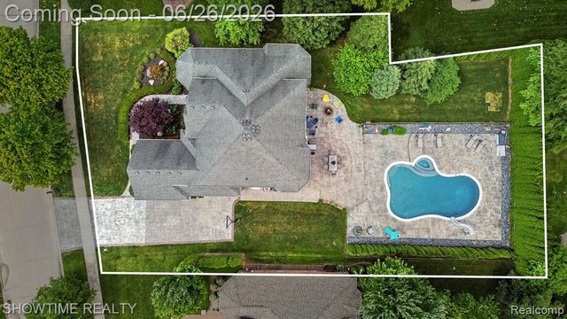 54676 Woodcreek Boulevard, Utica, MI 48315