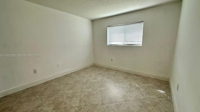 450 W Palm Cir W 207, Pembroke Pines, FL 33025