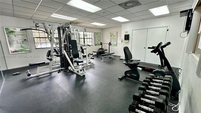 450 W Palm Cir W 207, Pembroke Pines, FL 33025