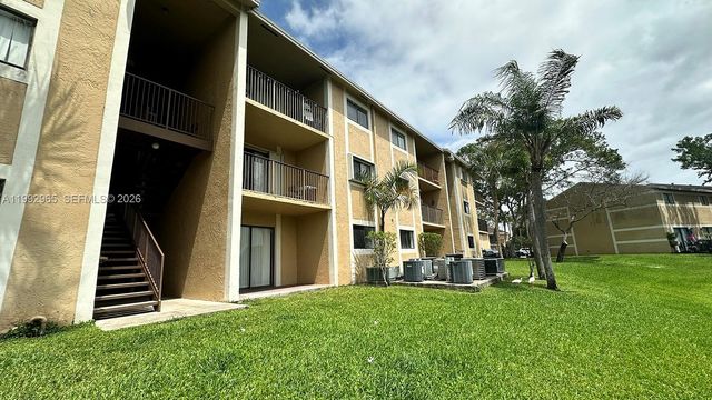 450 W Palm Cir W 207, Pembroke Pines, FL 33025
